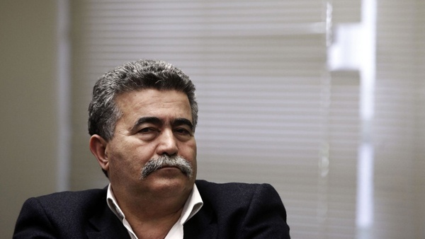 بيرتس يستقيل من منصبه